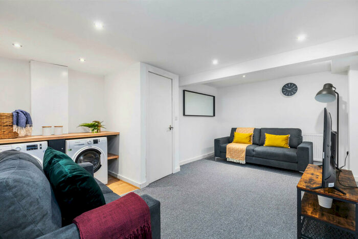5 Bedroom House To Rent In Talbot Mount, Leeds, LS4
