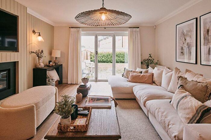 4 Bedroom Detached House For Sale In Pearmain Garden, Hagley, DY9