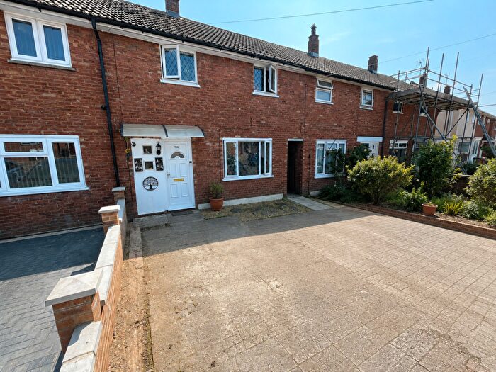 2 Bedroom Terraced House For Sale In Dewsbury Road, Luton, Bedfordshire, LU3