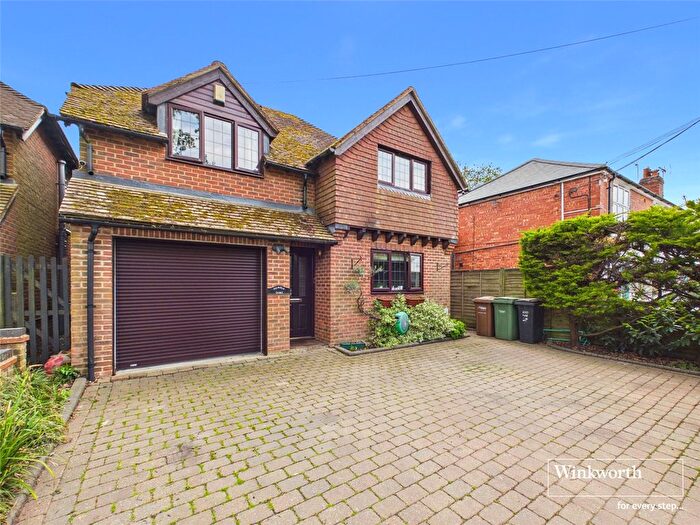 4 Bedroom Detached House For Sale In Stoke Row, Henley-On-Thames, RG9