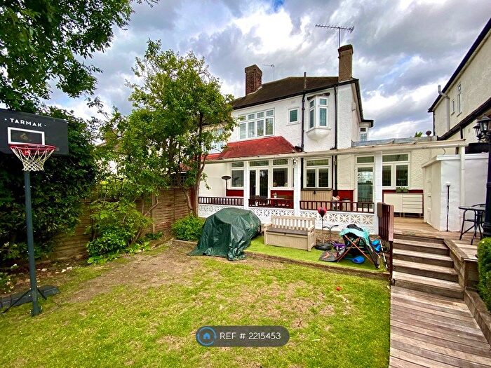 4 Bedroom Semi-Detached House To Rent In Wilmer Way, London, N14