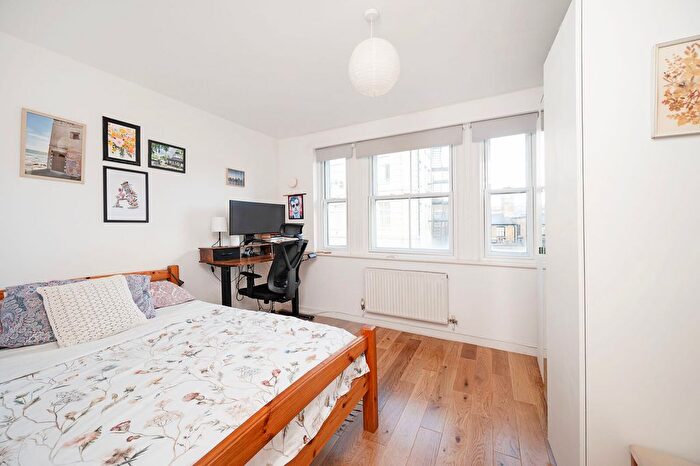 2 Bedroom Flat To Rent In Hackney Road, Tower Hamlets, London, E2
