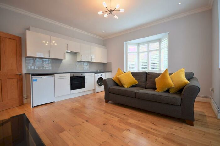 1 Bedroom Flat To Rent In Church Hill Road, Cheam, SM3