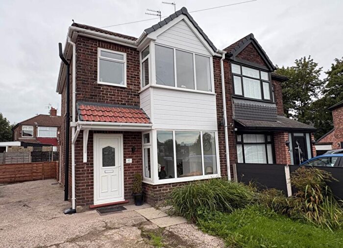 3 Bedroom Semi-Detached House For Sale In Atherley Grove, Chadderton, OL9