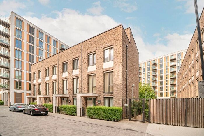 4 Bedroom House To Rent In Nautical Drive, Royal Wharf, E16