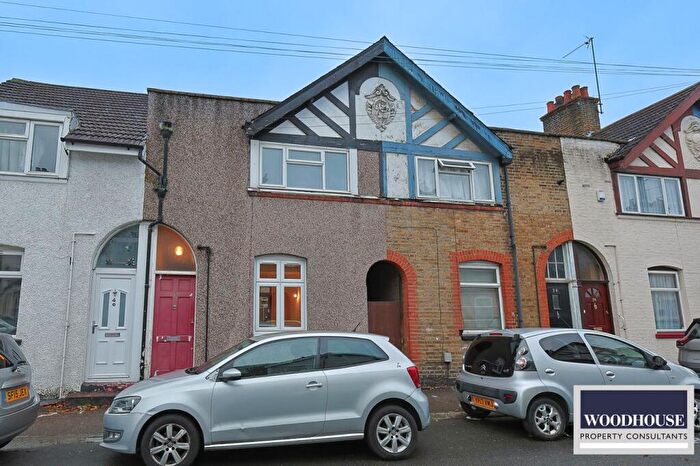 3 Bedroom Terraced House To Rent In Swanfield Road, Waltham Cross, EN8