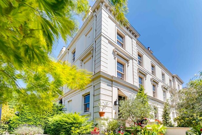 3 Bedroom Flat To Rent In Warwick Avenue, London, W9