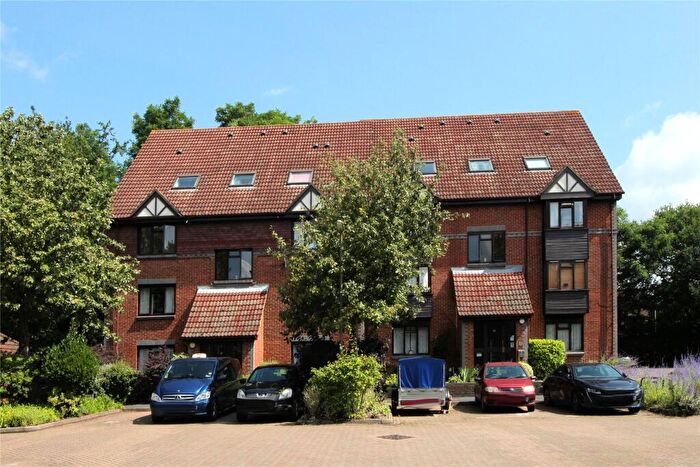 1 Bedroom Flat For Sale In Templecombe Mews, Oriental Road, Woking, Surrey, GU22