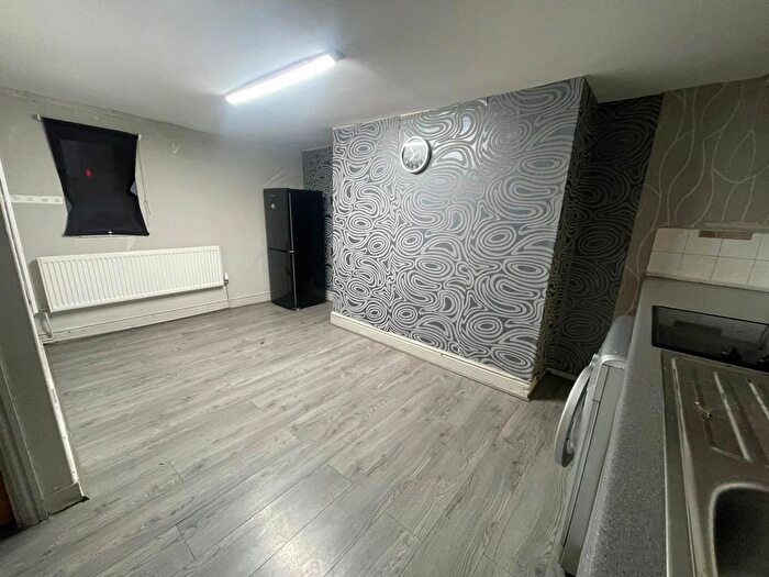 1 Bedroom Flat To Rent In Woodview Grove, Holbeck, Leeds, LS11