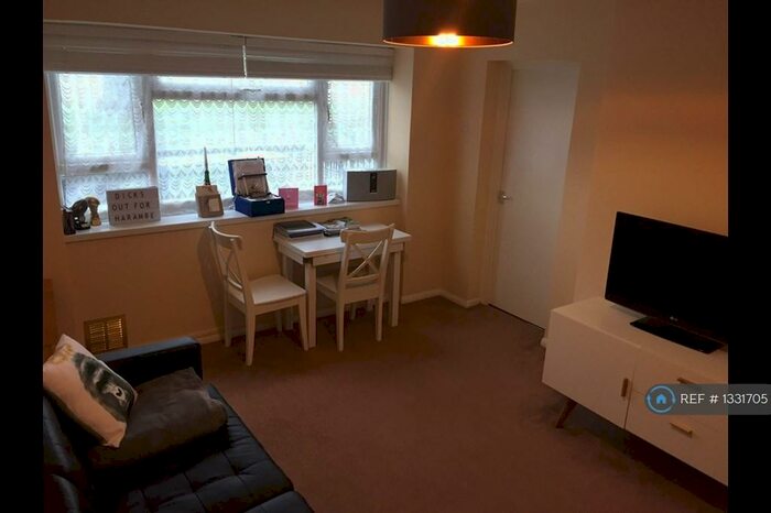 1 Bedroom Flat To Rent In Forest View Road, London, E12
