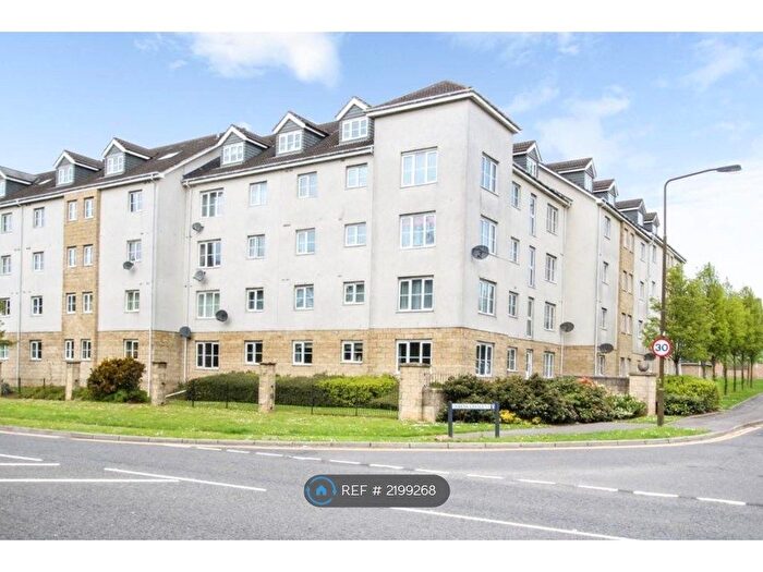 2 Bedroom Flat To Rent In Queens Crescent, Livingston, EH54