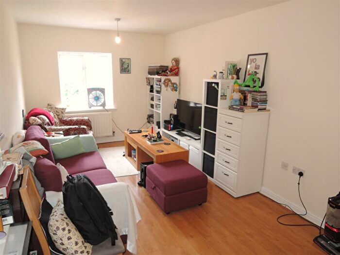 2 Bedroom Flat For Sale In Circular Road South, Colchester, CO2