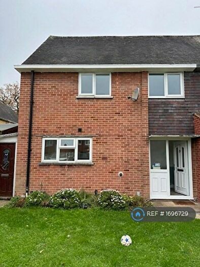 3 Bedroom Semi-Detached House To Rent In Enfield Road, Enfield, EN2