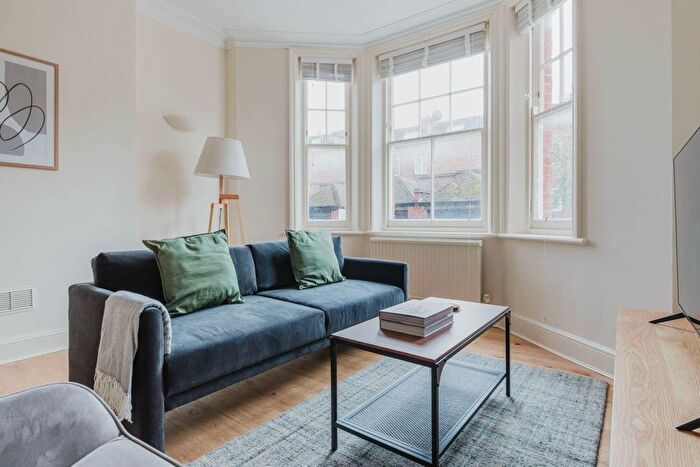 2 Bedroom Flat To Rent In Pater Street, London, W8