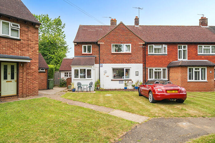 3 Bedroom End Of Terrace House For Sale In Glendale Drive, Guildford, GU4