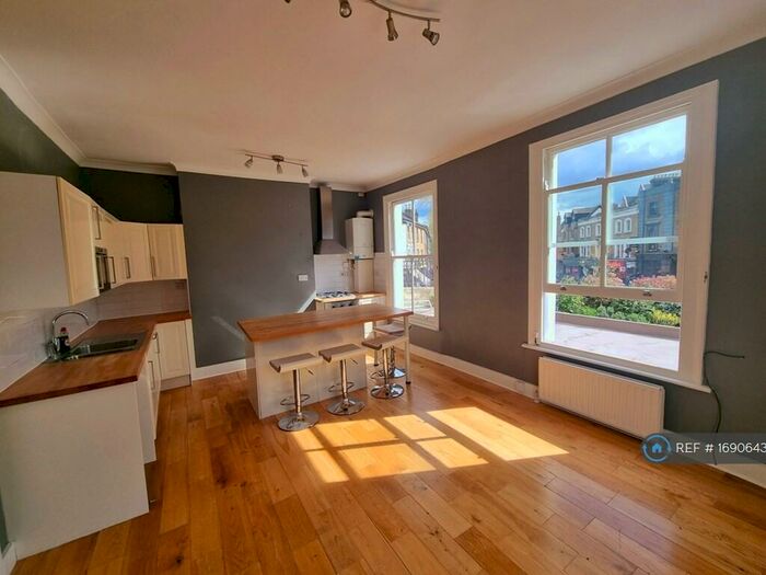 2 Bedroom Flat To Rent In Victoria Park Road, London, E9