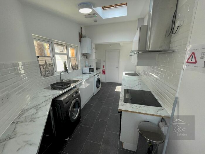 Studio To Rent In Black Rod Close, Hayes UB3