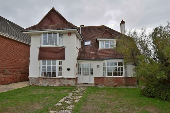 4 Bedroom Detached House To Rent In Marine Drive East, Barton On Sea, New Milton, Hampshire., BH25