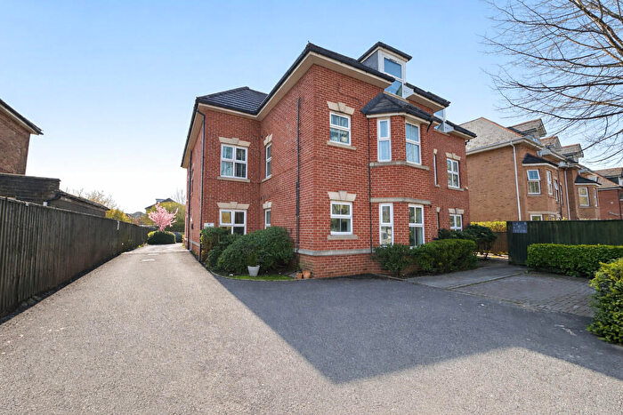 2 Bedroom Flat For Sale In Richmond Park Road, Bournemouth, BH8
