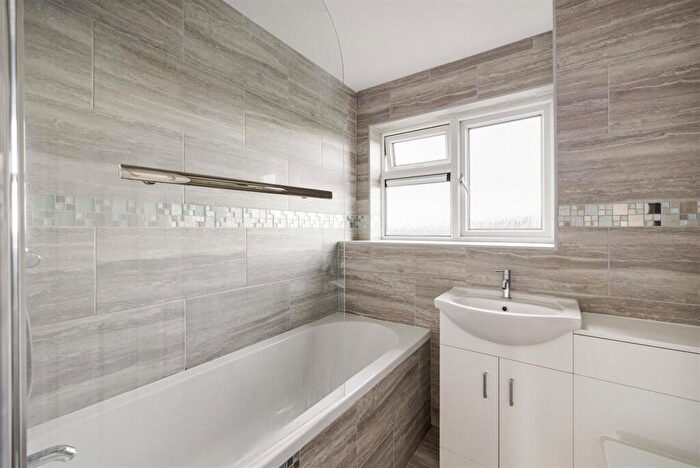 2 Bedroom Apartment To Rent In Mill Lane, Woodford Green, IG8