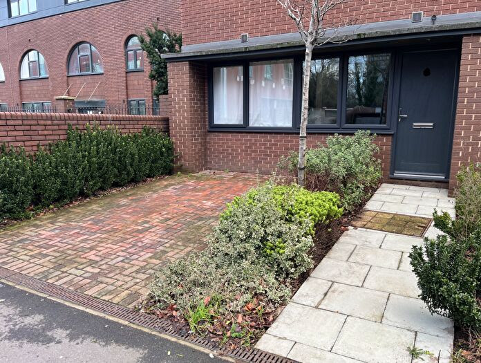 1 Bedroom Flat To Rent In Trinity Place, Woking, GU21