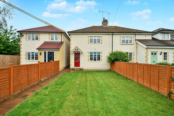 3 Bedroom Semi-Detached House For Sale In Elmside, Fernham, Faringdon, SN7