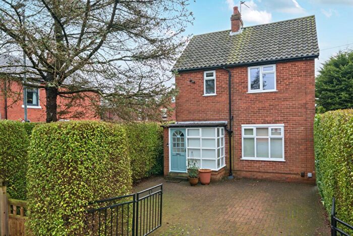 3 Bedroom Detached House For Sale In Denton Avenue, Roundhay, Leeds, LS8