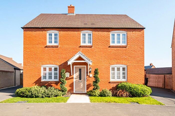 4 Bedroom Detached House For Sale In Aintree Avenue, Towcester, NN12