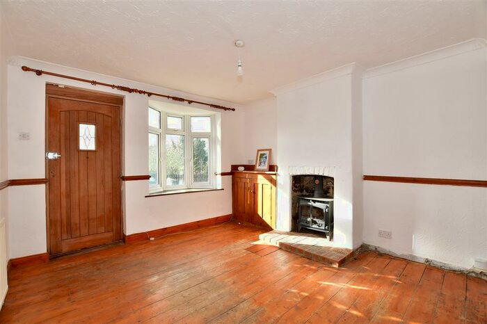 3 Bedroom Semi-Detached House For Sale In Barn Meadow, Upper Halling, Rochester, Kent, ME2