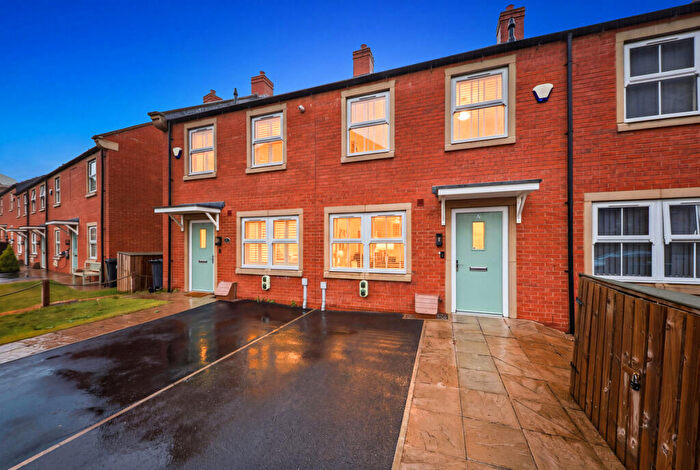 2 Bedroom Terraced House For Sale In Bobbin Row, Leeds, LS12