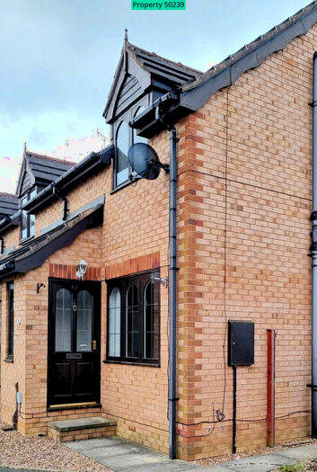 2 Bedroom End Of Terrace House To Rent In Raylands Lane, Leeds, LS10