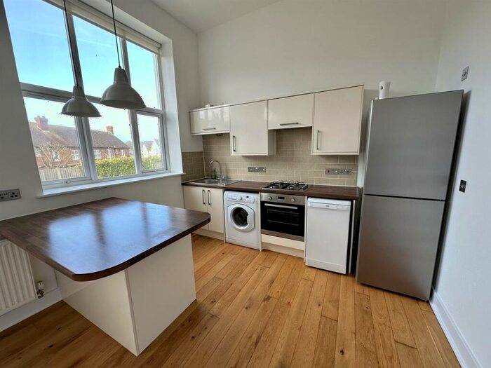 2 Bedroom Flat To Rent In Broad Street North, Seaford, BN25