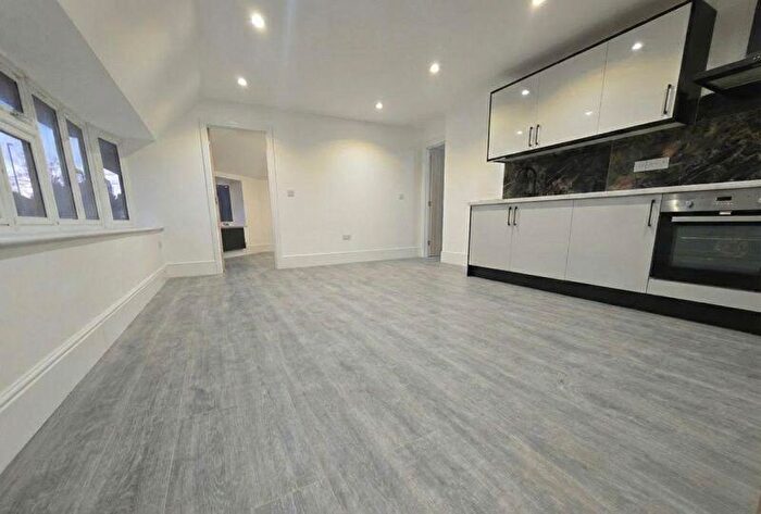 5 Bedroom Flat To Rent In Booths Farm Road, Birmingham, B42