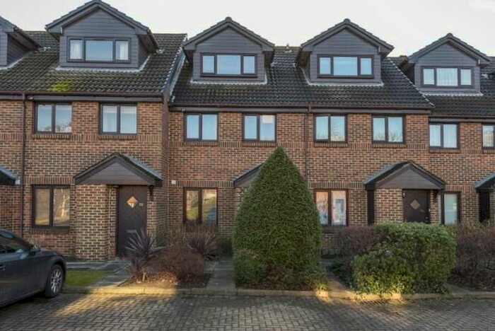 2 Bedroom Flat To Rent In Benwell Court, Sunbury-On-Thames, Surrey, TW16