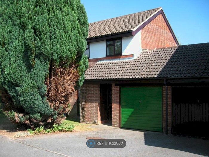 3 Bedroom Semi-Detached House To Rent In Kestrel Close, Winchester, SO22