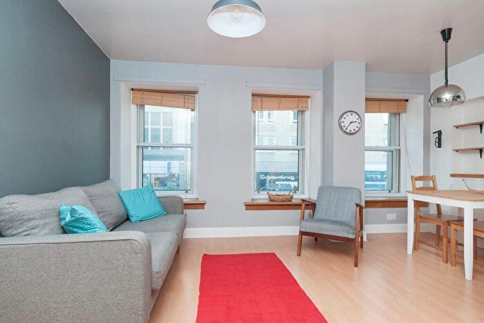 1 Bedroom Flat To Rent In L Nicolson Street, Edinburgh, EH8