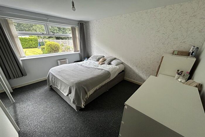 2 Bedroom Apartment To Rent In Stapleford Close, Sale, M33
