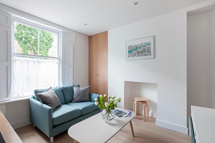 Flat To Rent In Caledonian Road, Islington, N1