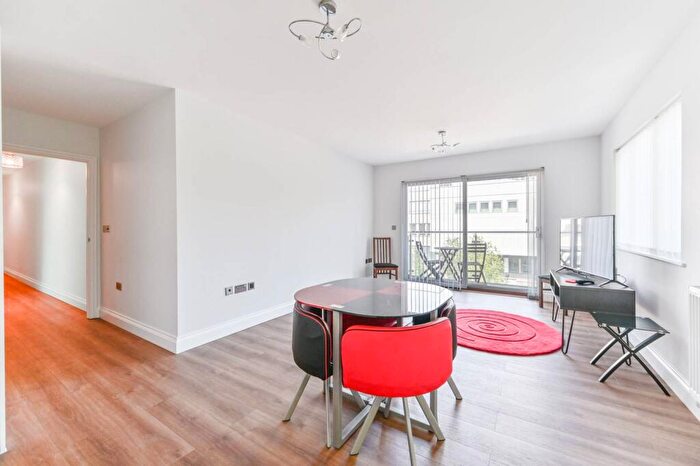 2 Bedroom Flat For Sale In Chatsworth Road, East Croydon, Croydon, CR0