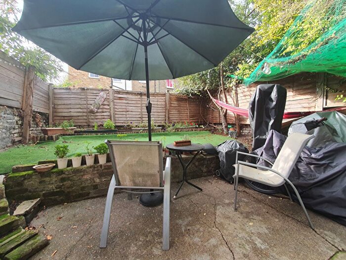 1 Bedroom Flat To Rent In Hammersmith Grove, W6