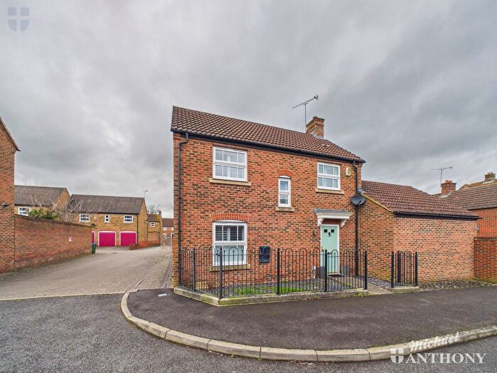 3 Bedroom Detached House For Sale In Cavendish Way, Aylesbury, Buckinghamshire, HP19