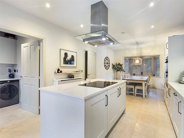 4 Bedroom House For Sale In Faulkner Place, Burghfield Common, Reading, Berkshire, RG7