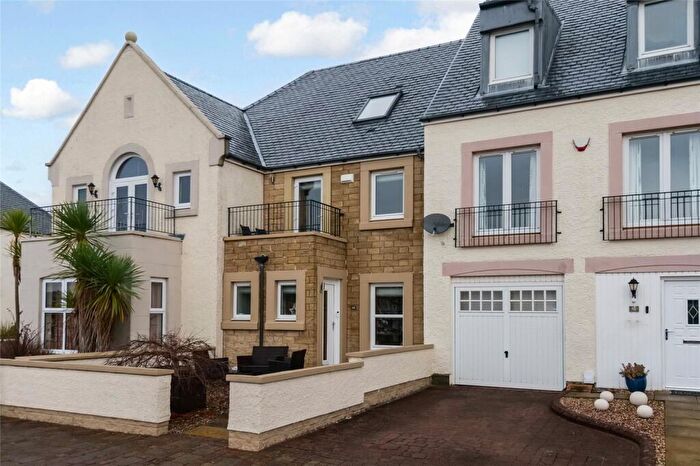 4 Bedroom Town House For Sale In Harbourside, Inverkip, Inverkip, Inverclyde, PA16