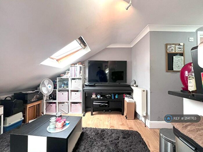 1 Bedroom Flat To Rent In Nags Head Road, Enfield, EN3