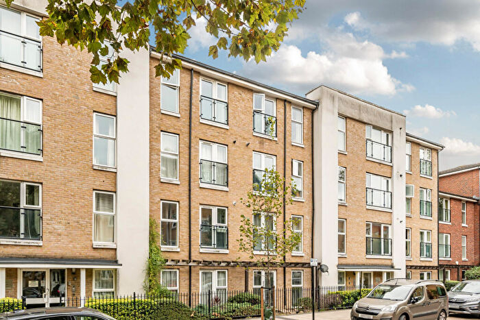2 Bedroom Apartment For Sale In Chandler Way, London, SE15