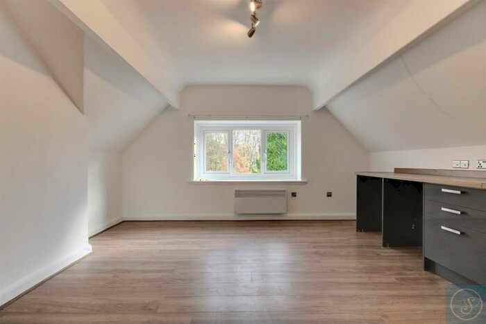 2 Bedroom Apartment To Rent In Park View Crescent, Roundhay, Leeds, LS8