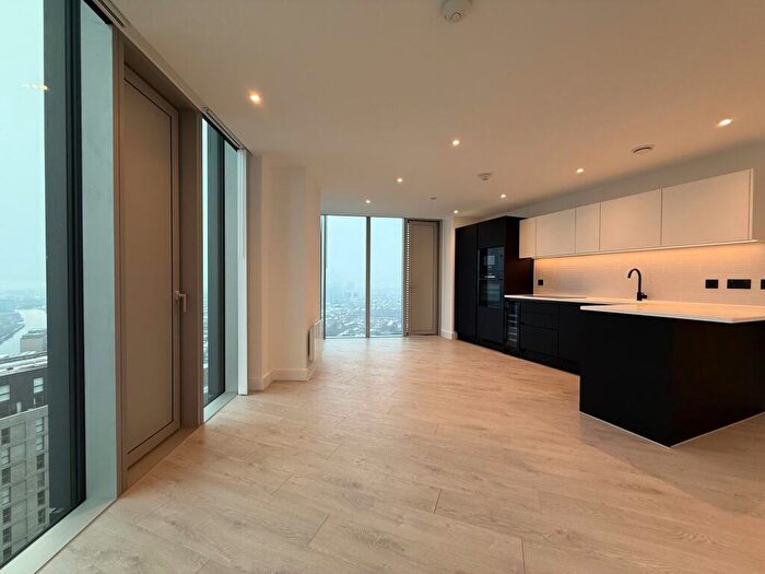 2 Bedroom Apartment To Rent In Trinity Way, Manchester, M3