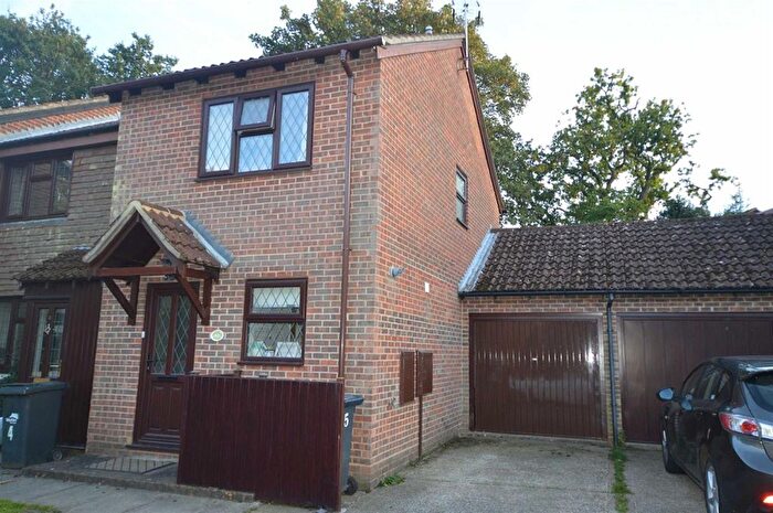 2 Bedroom End Of Terrace House To Rent In Troy Close, Crowborough, TN6