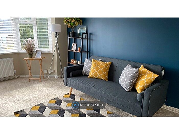 2 Bedroom Flat To Rent In The Bittoms Court, Kingston Upon Thames, KT1