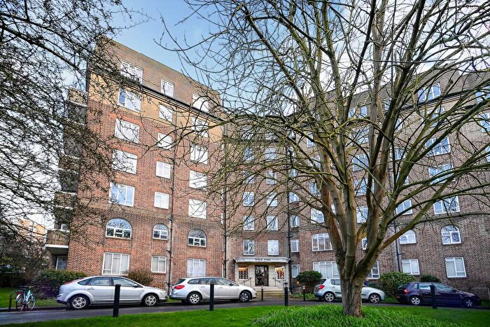 2 Bedroom Flat To Rent In Wick Hall, Furze Hill, Hove, BN3